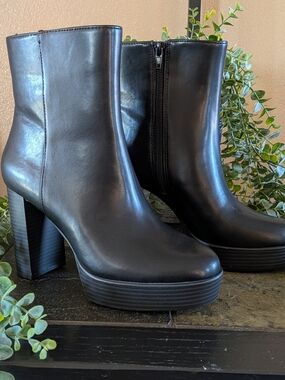 NWT! Alfani Women's Platform Booties in BLACK Size 8.5 M